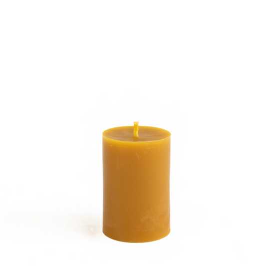 Bougie lisse en cire d’abeille naturelle, forme cylindrique épurée, fabrication artisanale – durée 12 heures