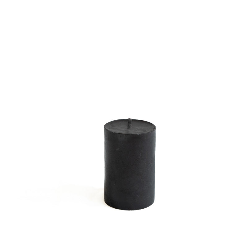 Bougie ésotérique noire artisanale en cire d’abeille naturelle, utilisée pour la protection, l’ancrage et pour stopper les énergies ou pensées négatives – La Fabrique de l’Abeille