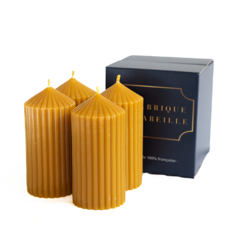 Lot de quatre bougies cylindriques striées en cire d'abeille naturelle, 40 heures de combustion, avec coffret La Fabrique de l’Abeille