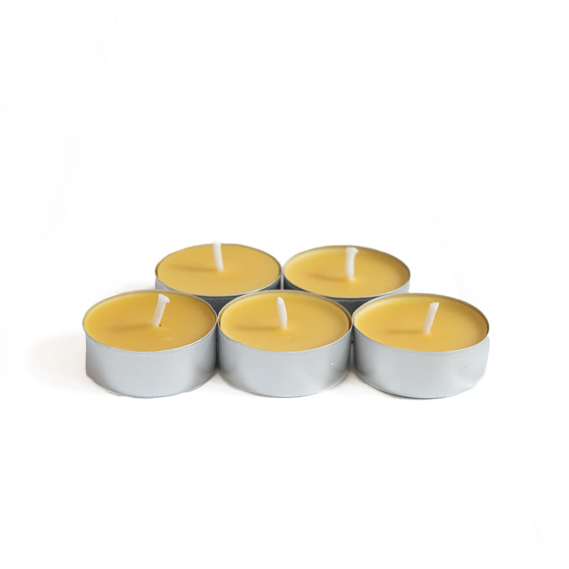 Lot de cinq bougies chauffe-plat en cire d’abeille coulée, mèche en coton, fabrication artisanale française – La Fabrique de l’Abeille – format standard dans godets en aluminium