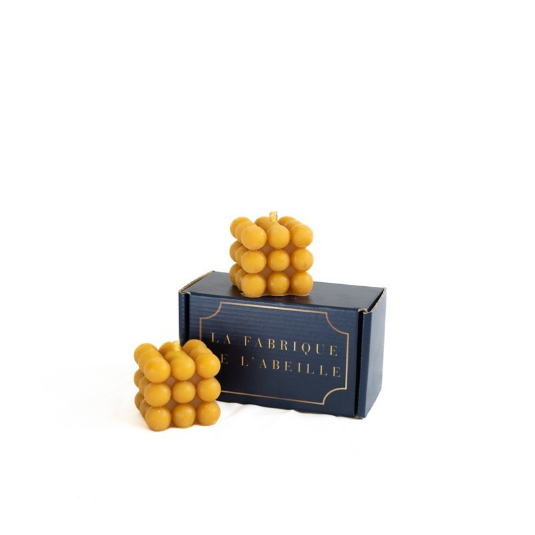 Lot de bougies Bubble Cube en cire d’abeille naturelle, au design moderne en forme de bulles, présentées avec coffret La Fabrique de l’Abeille – produit artisanal et décoratif
