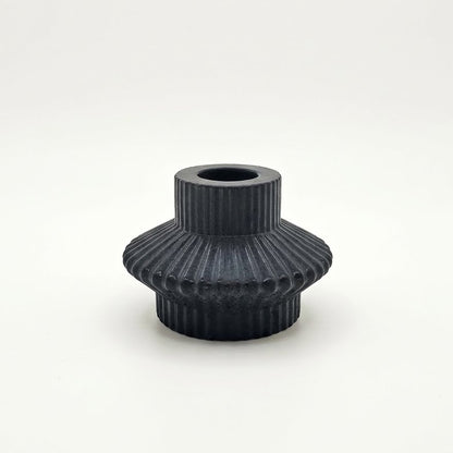 Bougeoir évasé jesmonite noir pour chandelle - La Fabrique de l'Abeille