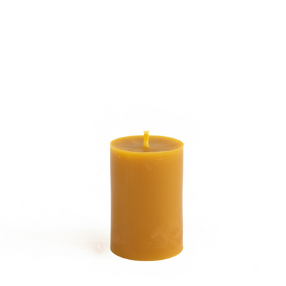 Bougie lisse en cire d’abeille naturelle, forme cylindrique épurée, fabrication artisanale – durée 12 heures

