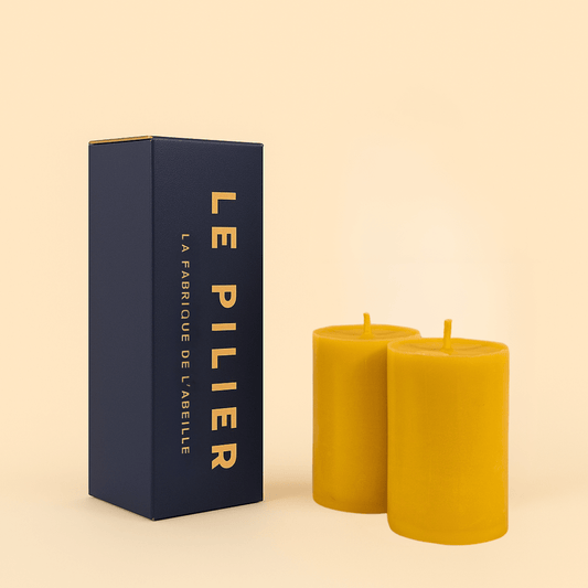 Bougie pilier en cire d’abeille naturelle – environ 24h de combustion, avec packaging “LE PILIER” de La Fabrique de l’Abeille, bougie artisanale élégante et écologique.