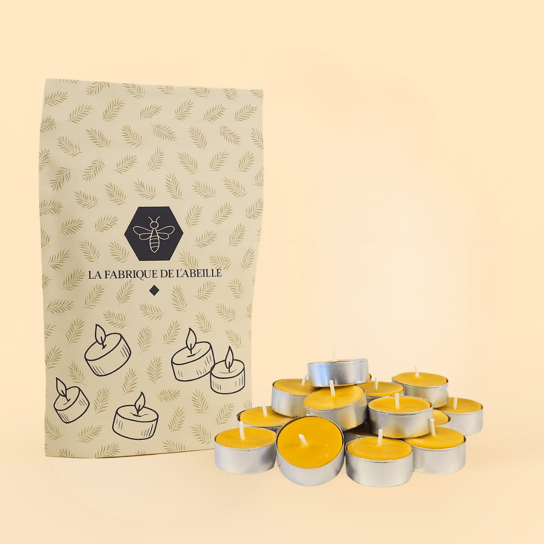 Bougies chauffe-plat naturelles à base de cire d’abeille – vendues avec pochon personnalisé de La Fabrique de l’Abeille, bougies artisanales écologiques sans parfum ajouté.