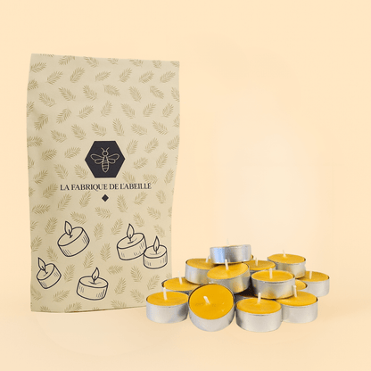 Bougies chauffe-plat naturelles à base de cire d’abeille – vendues avec pochon personnalisé de La Fabrique de l’Abeille, bougies artisanales écologiques sans parfum ajouté.
