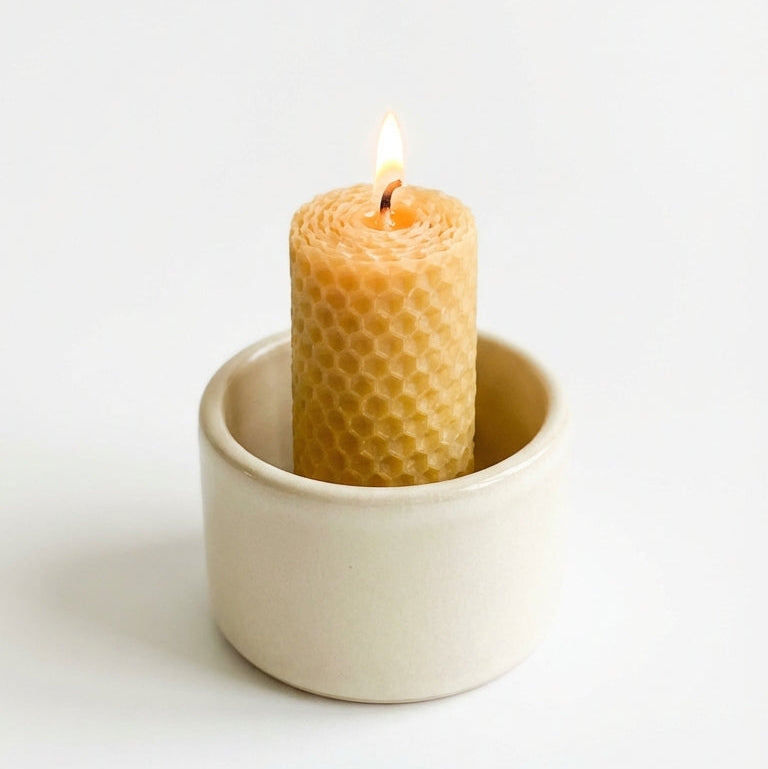 petite bougie roulée en cire d'abeille