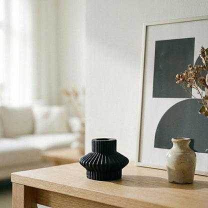 bougeoir jesmonite noir dans une décoration naturelle