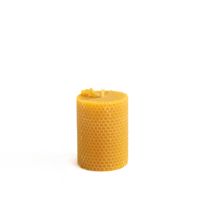 Bougie moulée en cire d'abeille 20h incluse dans le Coffret Découverte