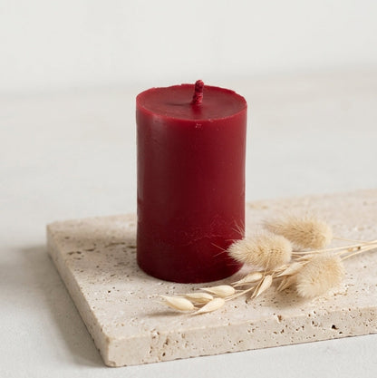 bougie rouge teintée dans la masse