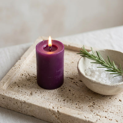 Bougie violette naturelle en cire d'abeille française pour rituel - La Fabrique de l'Abeille